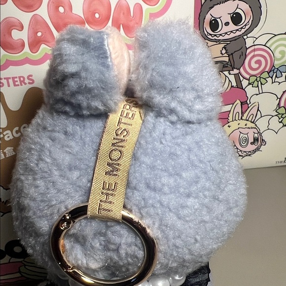 POP MART LABUBU Exciting Macaron Collection With Outfit (SEA SALT COCONUT) - Picture 9 of 17